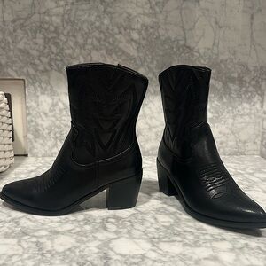 Low cowgirl boots!
